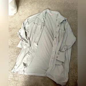 La Vie En Rose woman’s XL, lounge top. Super soft. Kept in closet mostly.